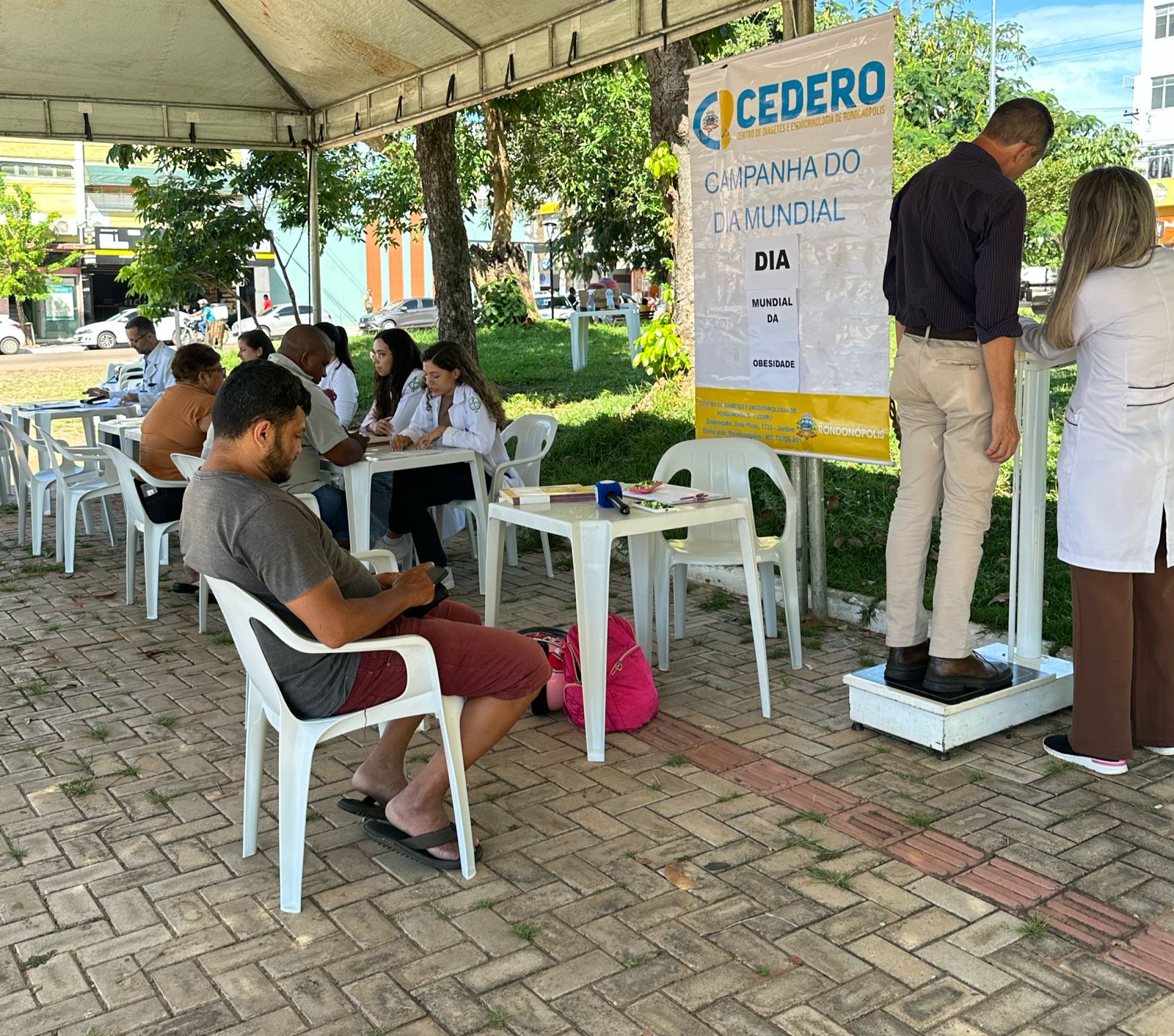 Ação conscientiza sobre a obesidade e oferece atendimento à população