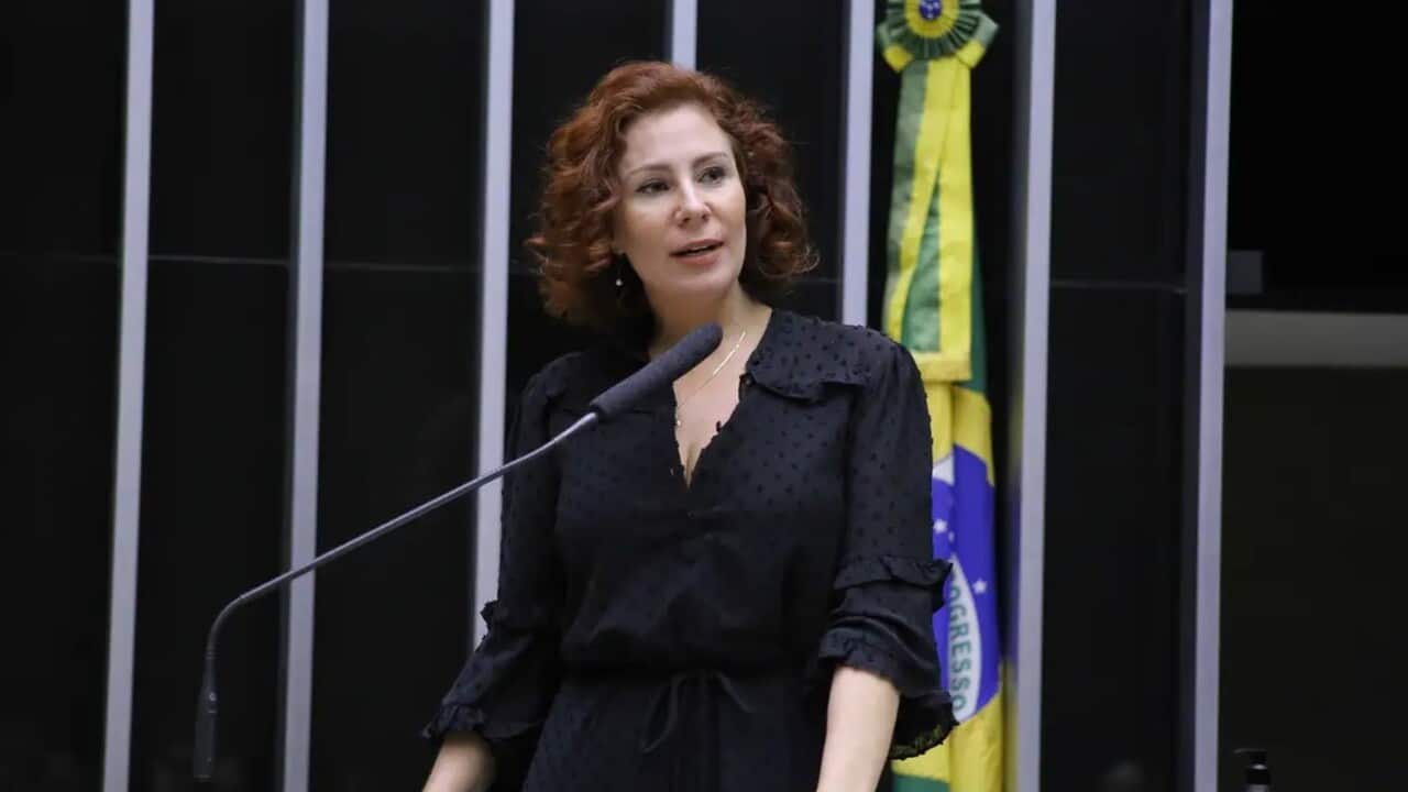 STF Adia Julgamento de Carla Zambelli