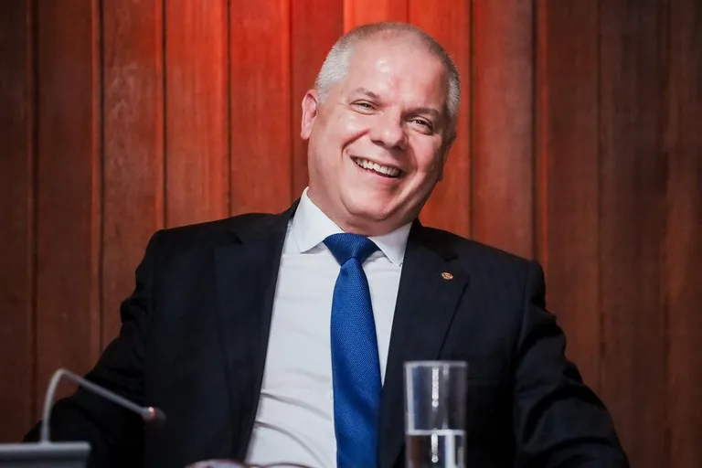 PF Encontra Anotações Suspeitas com Ex-Presidente do INSS Ligando a