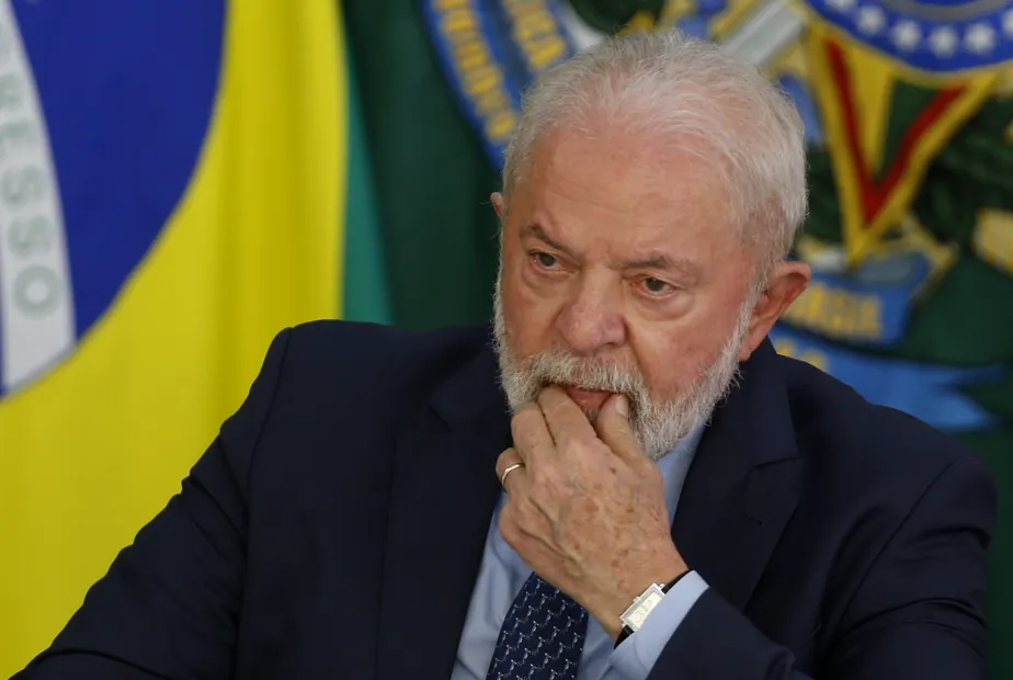 Justiça Exige Explicações de Lula e INSS em 48 Horas sobre Descontos Ilegais em Aposentadorias