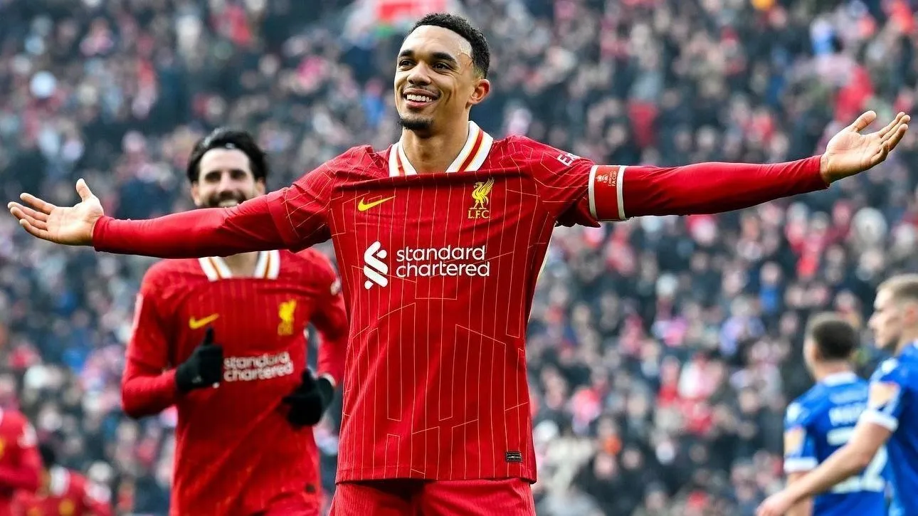 Saída de Trent Alexander-Arnold Abre Debate Sobre a Lateral Direita do Liverpool da Inglaterra