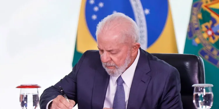 Nova Lei de Trânsito no Brasil Exige Frota Mais Jovem de Veículos para Autoescolas