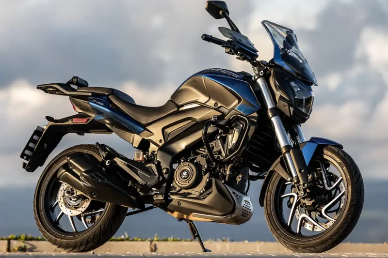 Bajaj Dominar 400 Supera 1.000 Emplacamentos Mensais no Brasil e Ganha Novas Cores