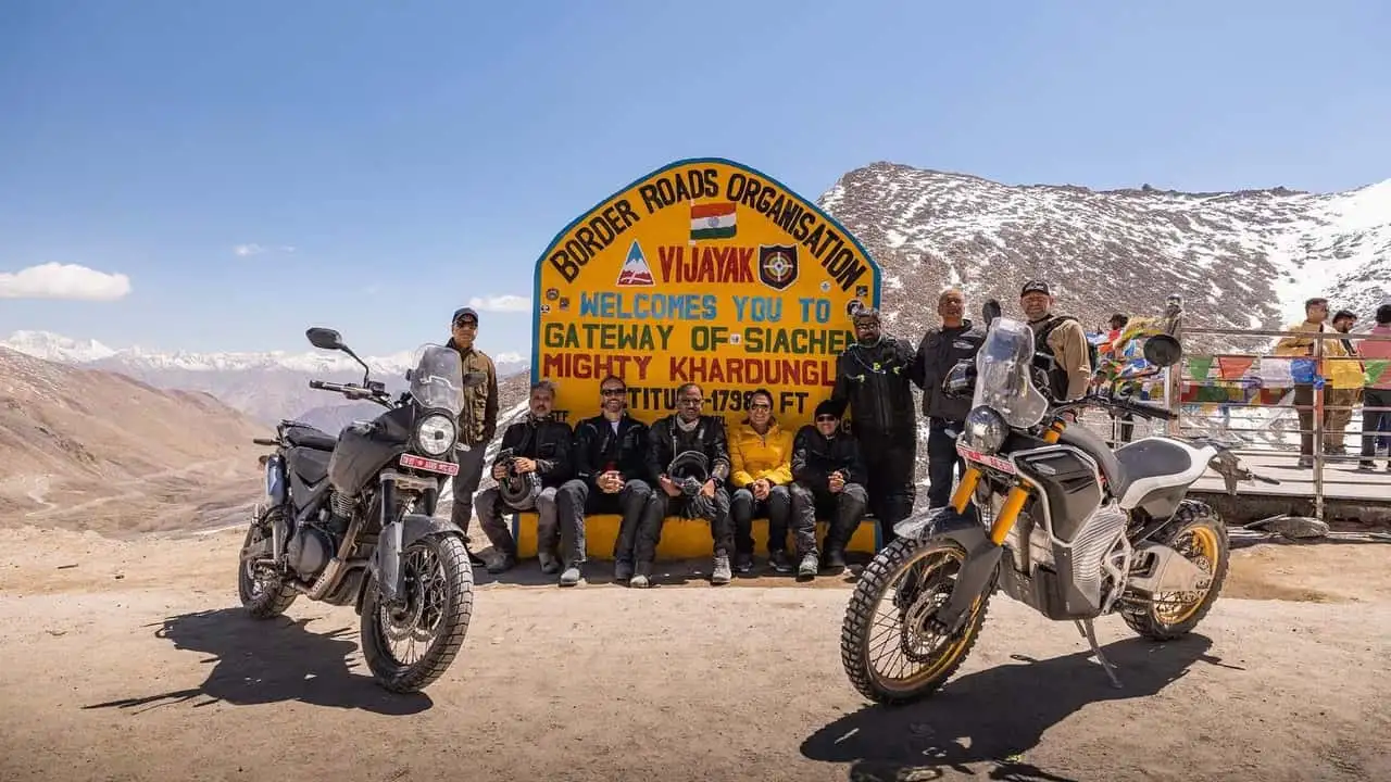 Royal Enfield já testa versões elétrica e de dois cilindros da Himalayan