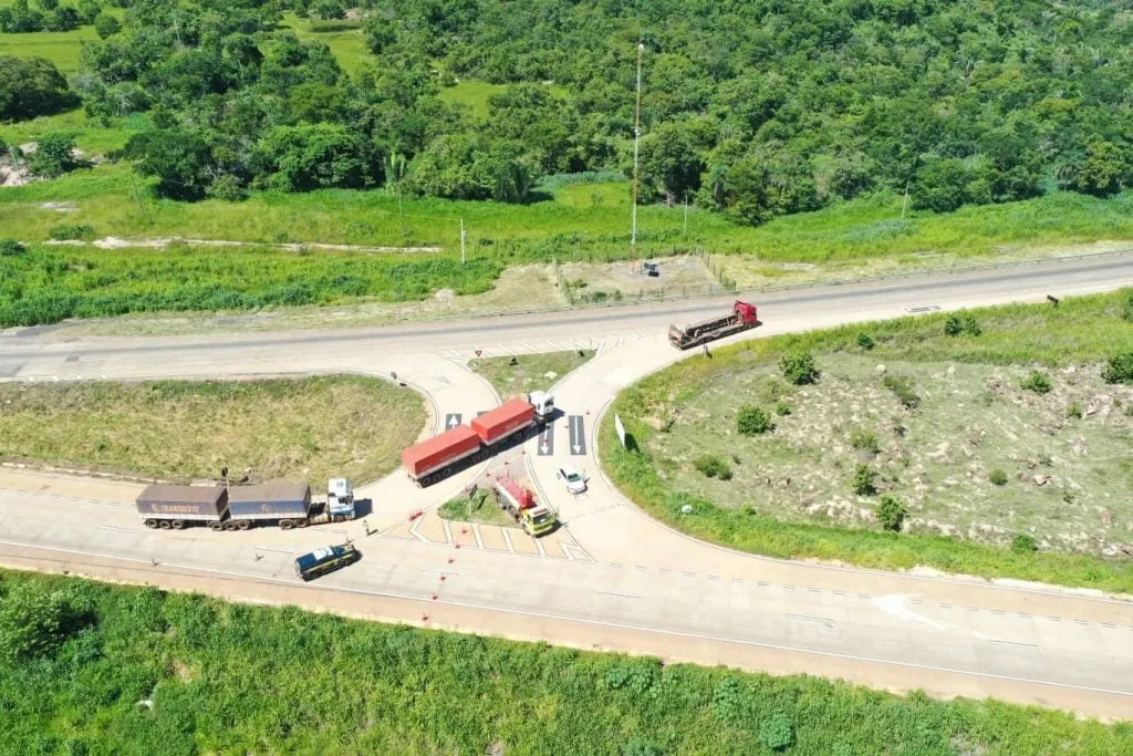 Tráfego na Serra de São Vicente funciona em meia pista na segunda-feira (14)
