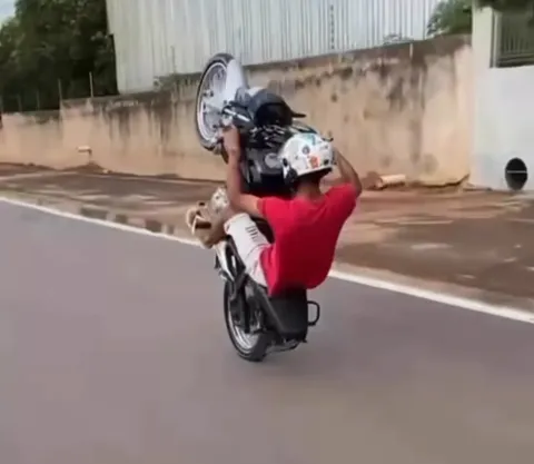Motociclista é preso após ser flagrado empinando e fazendo zigue-zague em Rondonópolis