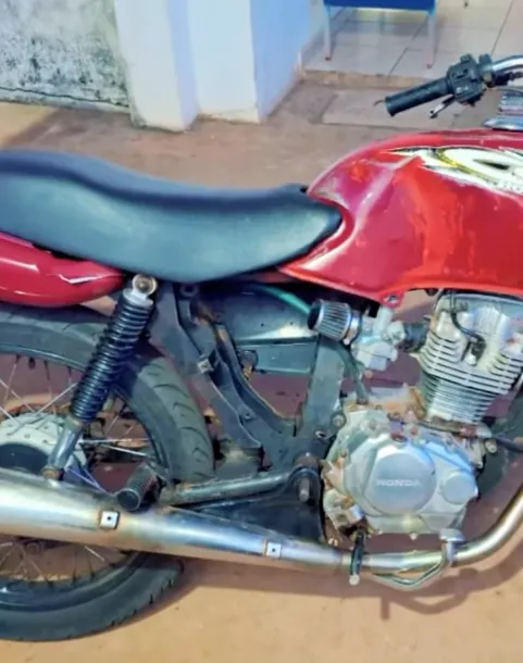 Adolescente é apreendido em Tesouro após cair de moto ao tentar empinar