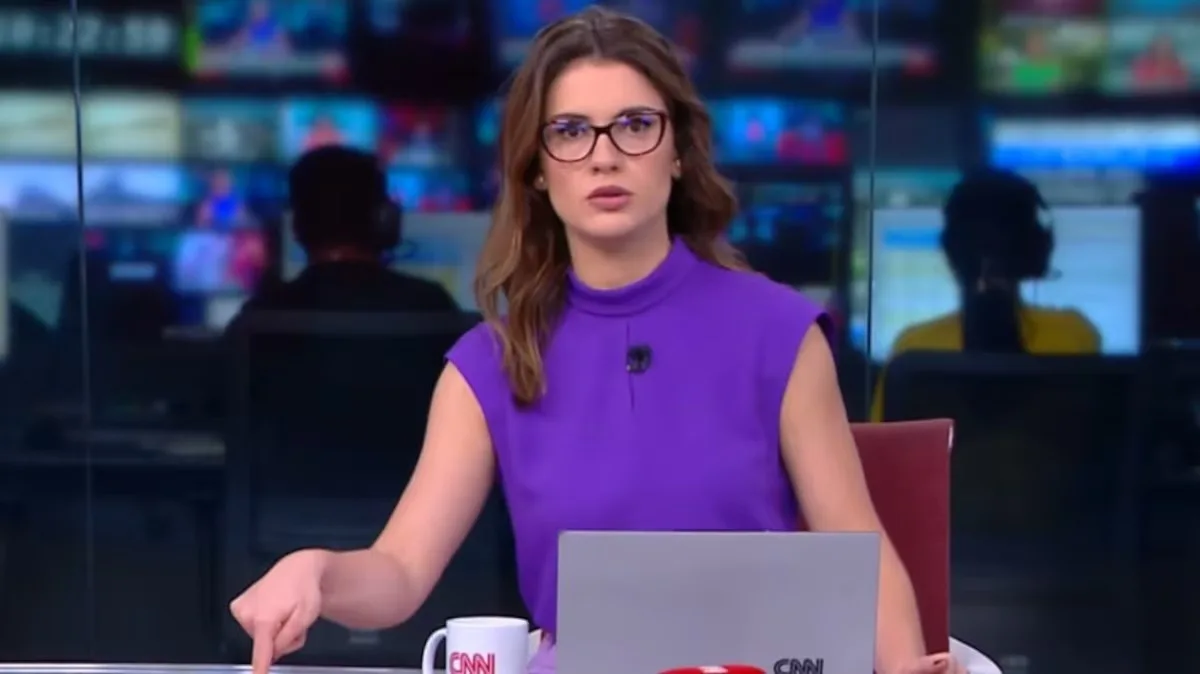 Âncora da CNN chama Bolsonaro de