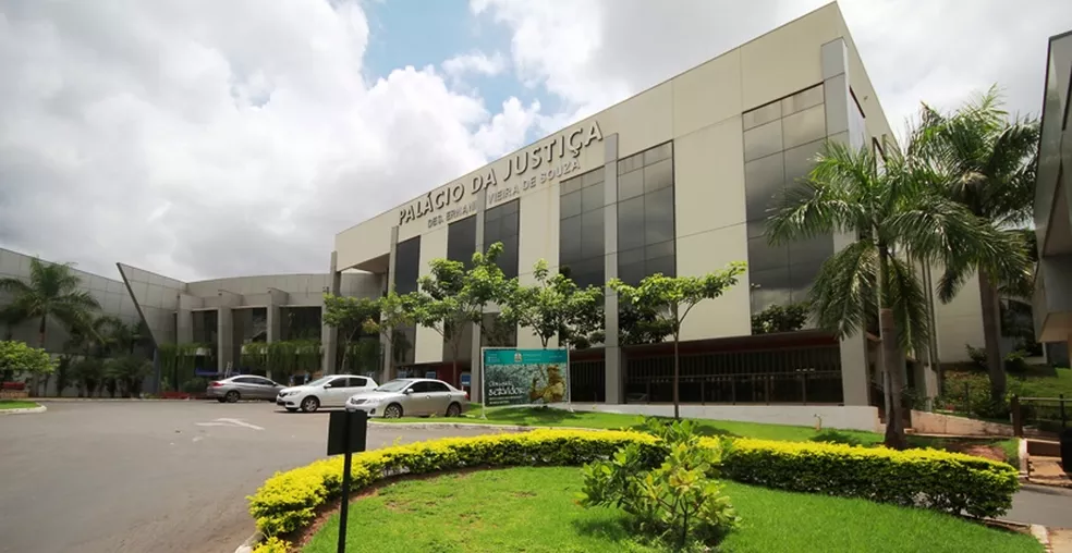 Justiça condena faculdades por diploma inválido que impediu posse de professora em MT