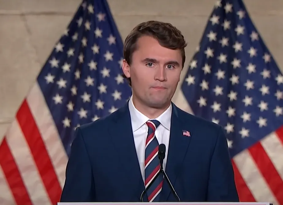 Influenciador pró-Trump, Charlie Kirk é morto a tiros em universidade nos EUA
