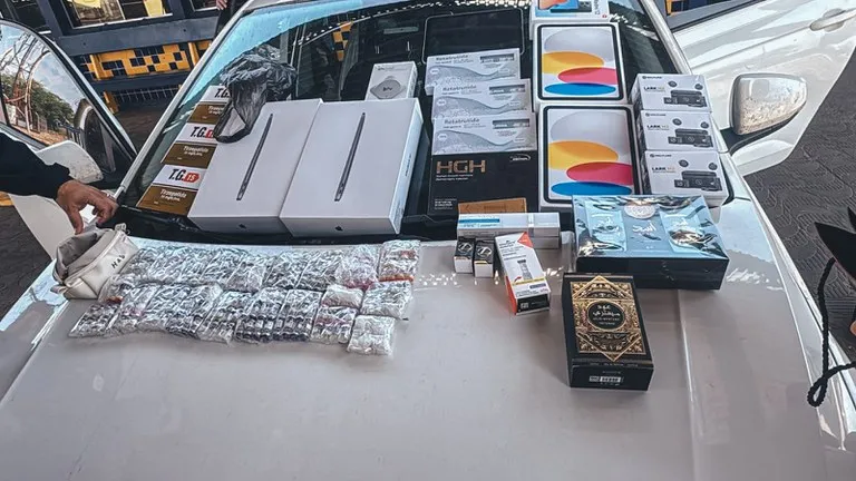 PRF apreende anabolizantes, remédios ilegais e eletrônicos em carro na BR-364