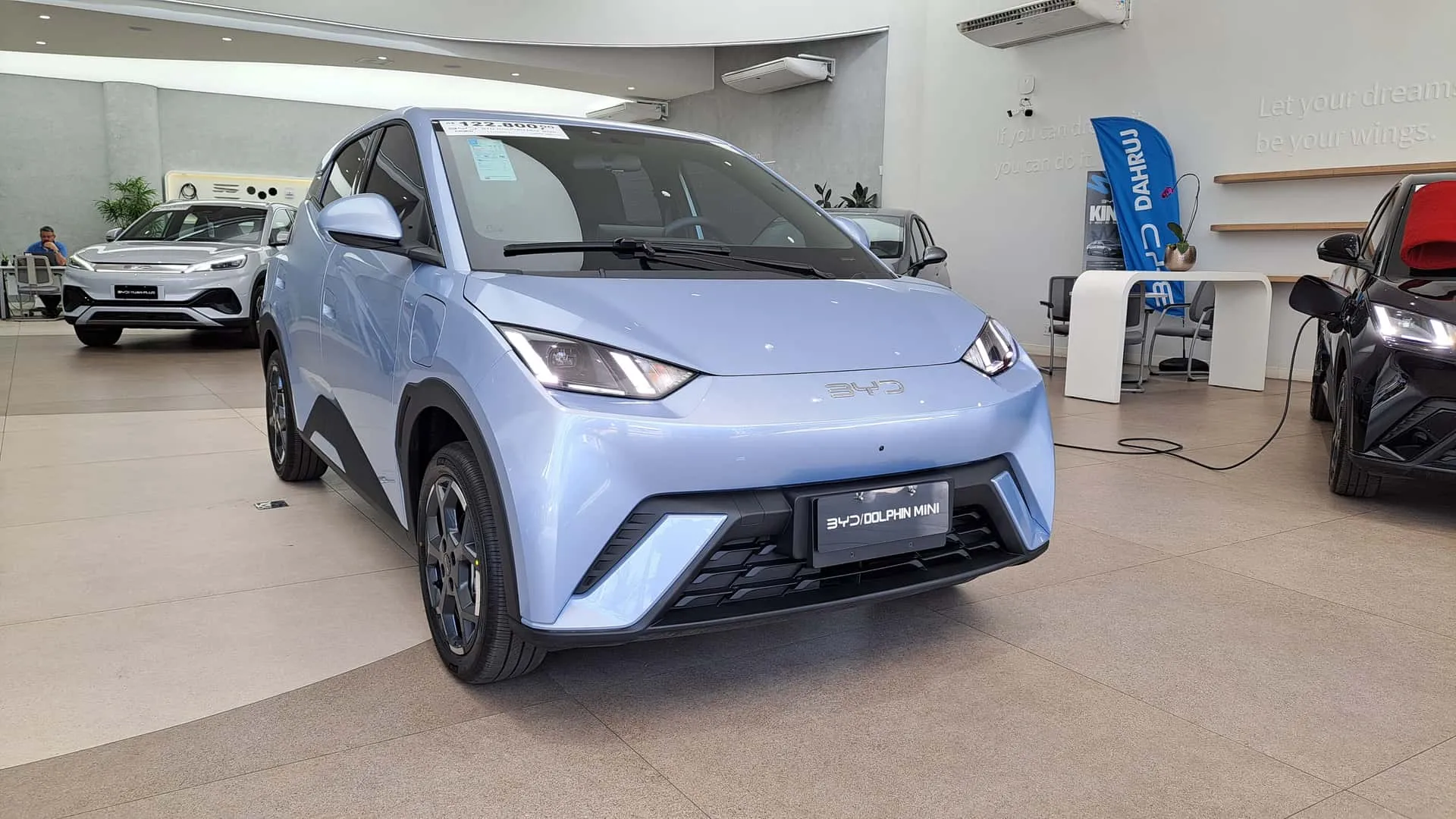 BYD Dolphin Mini quebra barreira e já ameaça hatches a combustão no Brasil